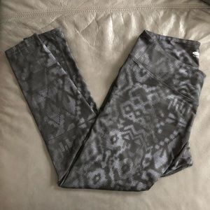 Old Navy Active Printed Leggings Size XL